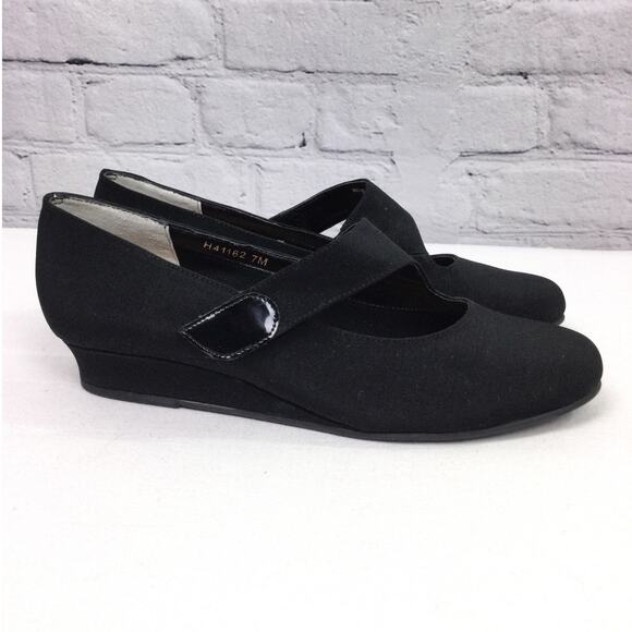Ros Hommerson Round Toe Mary Jane Hook and Loop Black Fabric Kitten Wedge 7M - Picture 5 of 13